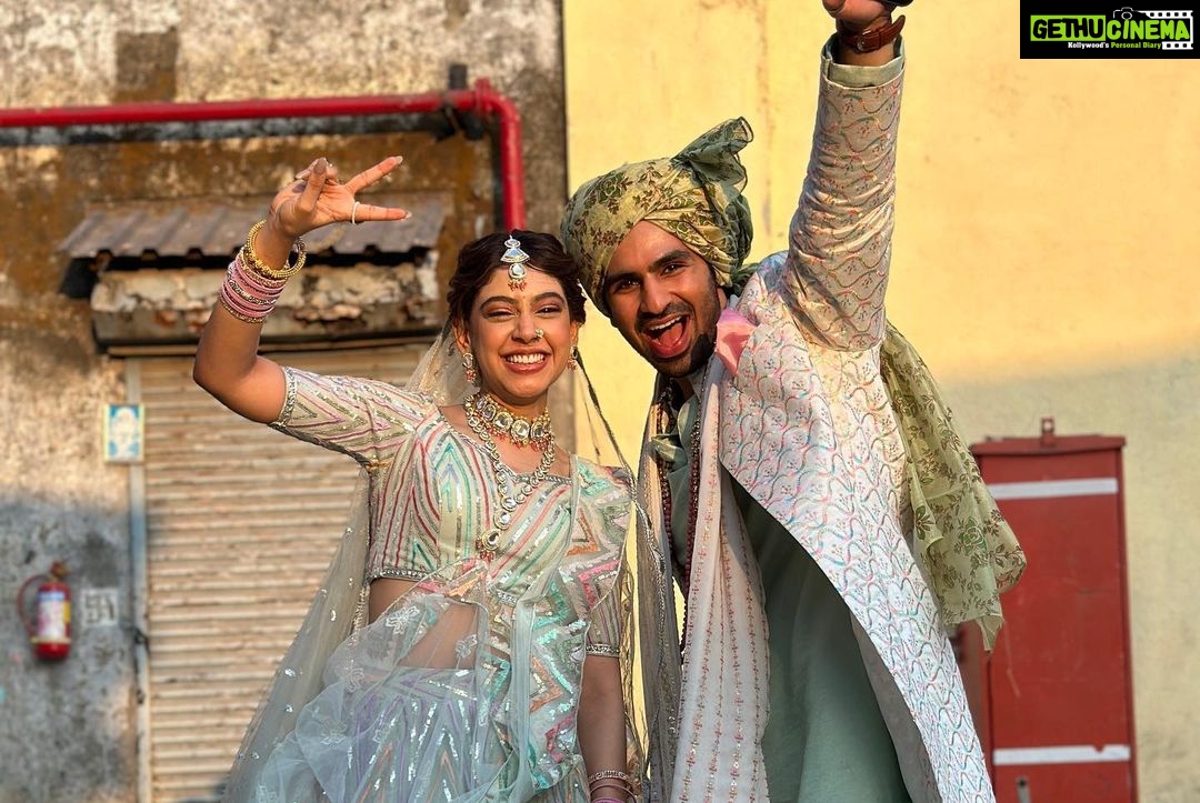 Niti Taylor Instagram - Bade achhe lagte hain♥️ @hitentejwani @tuhinaavohra @poojabanerjeee @alefiakapadia @abhinavabu @leenesh_mattoo @iaanchalkhurana @ajay.nagrath @roshankapoorrr @devashishofficial9 @ritu_official_now @jitenokewal