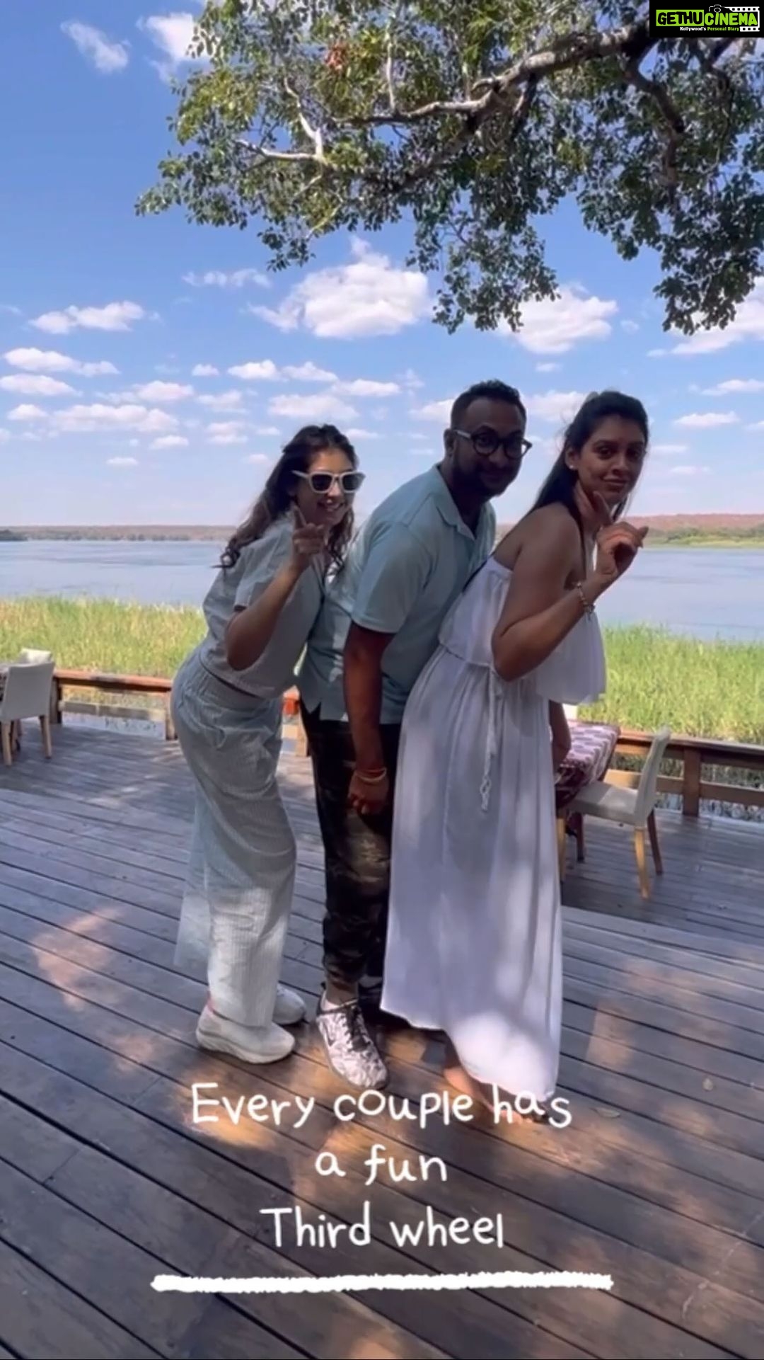 Niti Taylor Instagram - The three’s company♥️ #trendingreels #reelitfeelit #africa #instagramreels #reelsinstagram #familytime#trio #thirdwheel