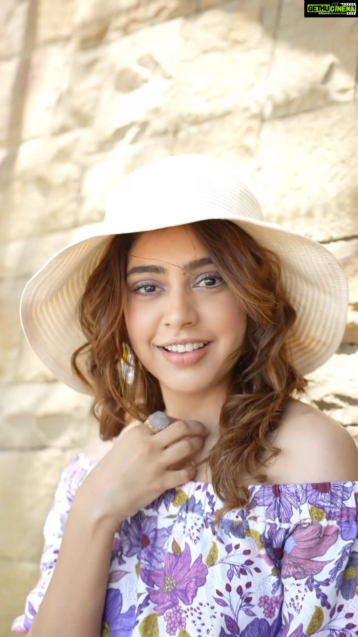Niti Taylor Instagram - #RethinkLinen @marksandspencerindia. Its linen lovin’ season with blooming florals and feminine frills. Hit the stores for the all-new summer collection available in stores & online. #RethinkSummer #Rethinkwithmands #Ad