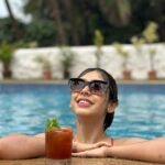 Niti Taylor Instagram – In my element🏝️🙅🏻‍♀️
Tan in progress 
#poolday #soakinthesun#waterbaby
