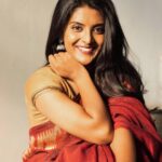 Nivedhithaa Sathish Instagram - Keep your face towards the sunshine and the shadows will fall behind you ☀️ Shot by - @madras_ponnu