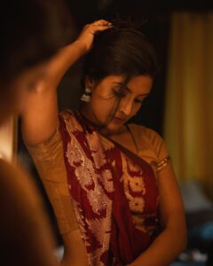 Nivedhithaa Sathish Instagram - 🥀

Shot by - @madras_ponnu 
Saree - @izhai_thestore
Hair - @hemalathahairandmakeup