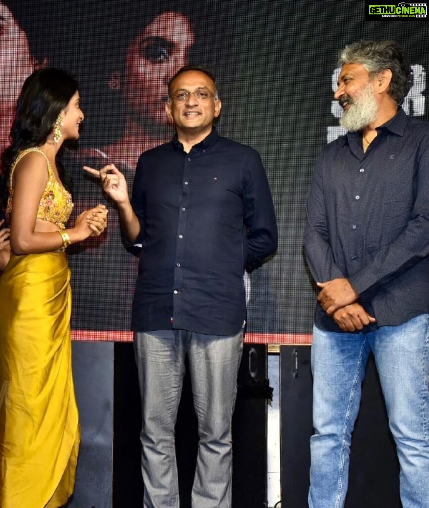 Nivedhithaa Sathish Instagram - HOW CAN I NOT!! Congratulations @ssrajamouli sir @mmkeeravani garu and the entire team of #RRR ❤️ What a moment for Indian cinema yet again! #RRR #Oscars95 🔥 @shobuy_ Thank you for this moment. To many more sir 🙌🏻