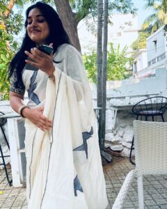 Nivetha Thomas Instagram - Konjam ukkaaru ma