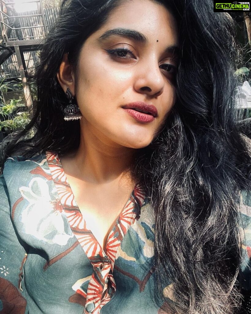 Nivetha Thomas Instagram - If reading between lines is same as clicked between poses.
