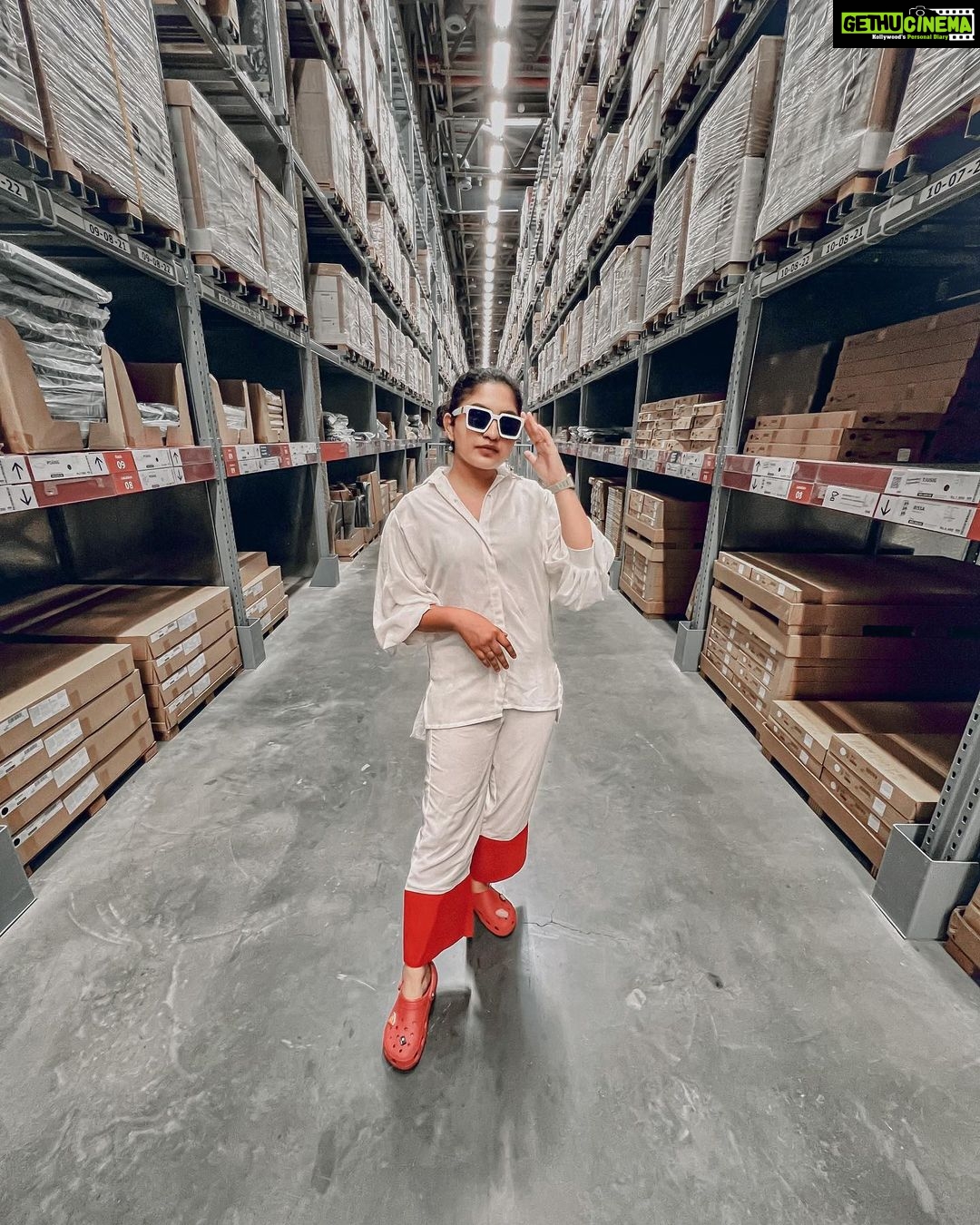 Noorin Shereef Instagram - Life is short. Live it up and live it in the moment.♥️ Wearing : @episode_c_cube__ Styling : @ashi_ashz Photo : @arun_sathyan_n #shotoniphone #coordset #noorinshereef #instagram #fashionista