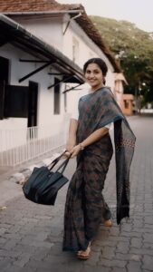 Noorin Shereef Instagram - Here is the next one from my ' #vibingtoilaiyaraaja ' Series..

Wearing @klumbyprajinajaanaki 
Photo @arun_sathyan_n 
Styling @ashi_ashz 

#ilaiyaraja #series