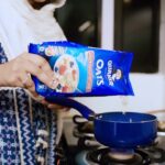 Noorin Shereef Instagram - #collab There’s nothing quite like the joy of sharing a nutritious sehri with your loved ones to start the day off right. Today, I’m excited to prepare a family favourite - Dahi Masala but with a unique twist of Quaker Oats, as a part of my sehri. The recipe is simple yet delicious, and hopefully, it will become a beloved addition to your own sehri menu. So why not give it a try and celebrate your #RamzanWithQuaker *Oats contain fibre & slowly absorbed carbohydrates that can increase satiety (providing lasting energy) @quaker_india #FuelForTheRealFit #SehriWithOats