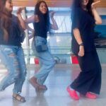Noorin Shereef Instagram - Welcome March 2023 First reel of the month.🙌🏻🫠 Coincidental Airport Meetup.. Much Coincidental Dress Code.. Unplanned Dushipp Sessions… on the spot Planned Dance Reel 😁 Until our next one.. Cheers ♥️ @aadhya_prasad | @shaalinzoya #reelitwithnoorin #reelstrending #dance #noorinshereef