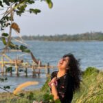 Noorin Shereef Instagram - Embracing the magical rays of light before sunset. The 1st Day of 2023 🌞🌏🌝 Let the smiles spread ♥️