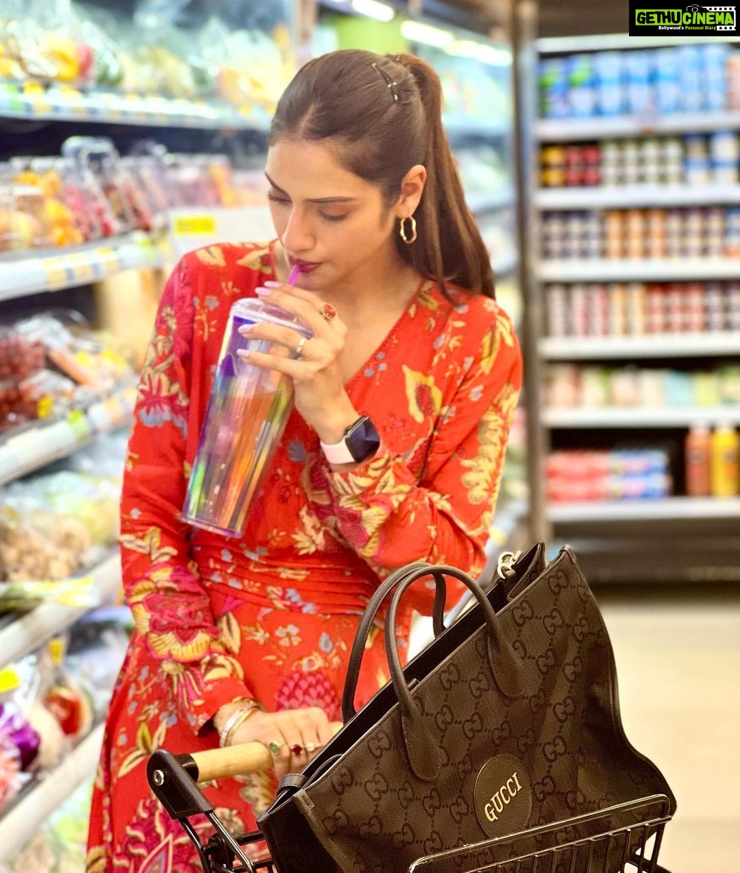 Nusrat Jahan Instagram - Planning dinner… What’s ur Sunday night plan???