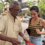 Nusrat Jahan Instagram - Taking a trip down memory lanes of childhood, summer afternoon…Aloo Kabli.. Tetuler achar (tamarind chutney)… and Dadu’s warmth.. it’s just couldn’t get better… Simple things in life bring in the greatest joy & biggest smile. Gratitude 🙏🏻 #blessed #gratitude #smile #joy #childhood #favourites