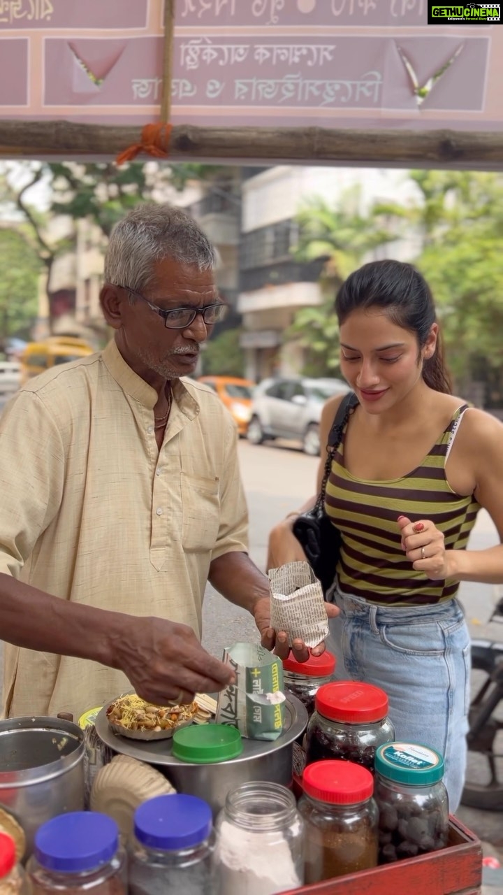 Nusrat Jahan Instagram - Taking a trip down memory lanes of childhood, summer afternoon…Aloo Kabli.. Tetuler achar (tamarind chutney)… and Dadu’s warmth.. it’s just couldn’t get better… Simple things in life bring in the greatest joy & biggest smile. Gratitude 🙏🏻 #blessed #gratitude #smile #joy #childhood #favourites