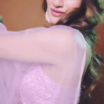 Nusrat Jahan Instagram - Mera Dil yeh pukare….. Aajaaaa 💜 #trendingnow #trendingreels #instareels #oldisgold #indianvibes #india #weddingwear