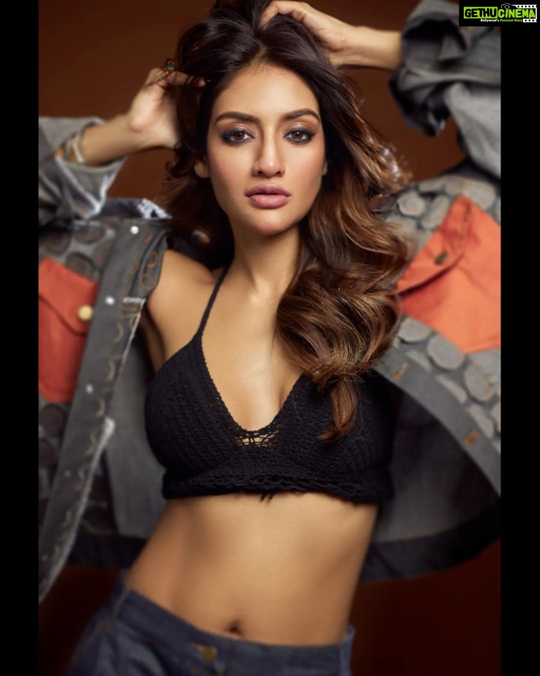 Nusrat Jahan Instagram - I might change the pose, but not the attitude 😉