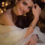Nusrat Jahan Instagram - मैं वक़्त बन जाऊं, तू बन जाना कोई लम्हा... The Ananta Udaipur