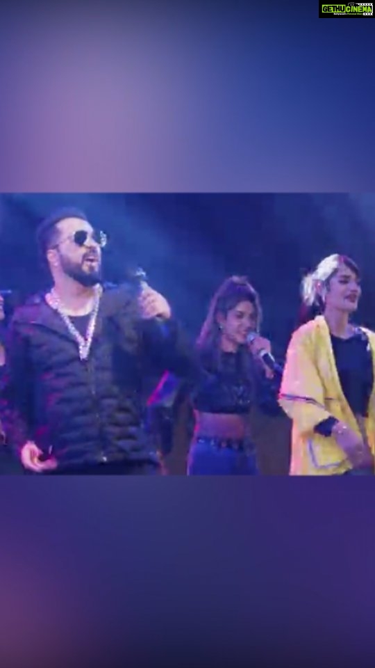 Nusrat Jahan Instagram - Thank you @mikasingh for this evening..Basirhat people Indeed went mad over your performance ..love from #MyBasirhat! And of course, thanks to my people... Every one in Basirhat 😊