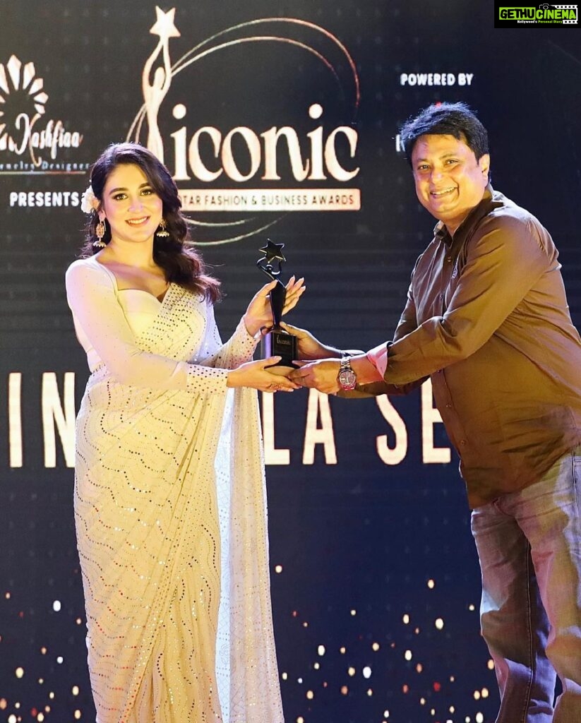 Oindrila Sen Instagram - Thanks for the honour at the Indo-Bangla Iconic Star awards 2023 🙏🏻 #iconicstaroftheyear #magic #blessed