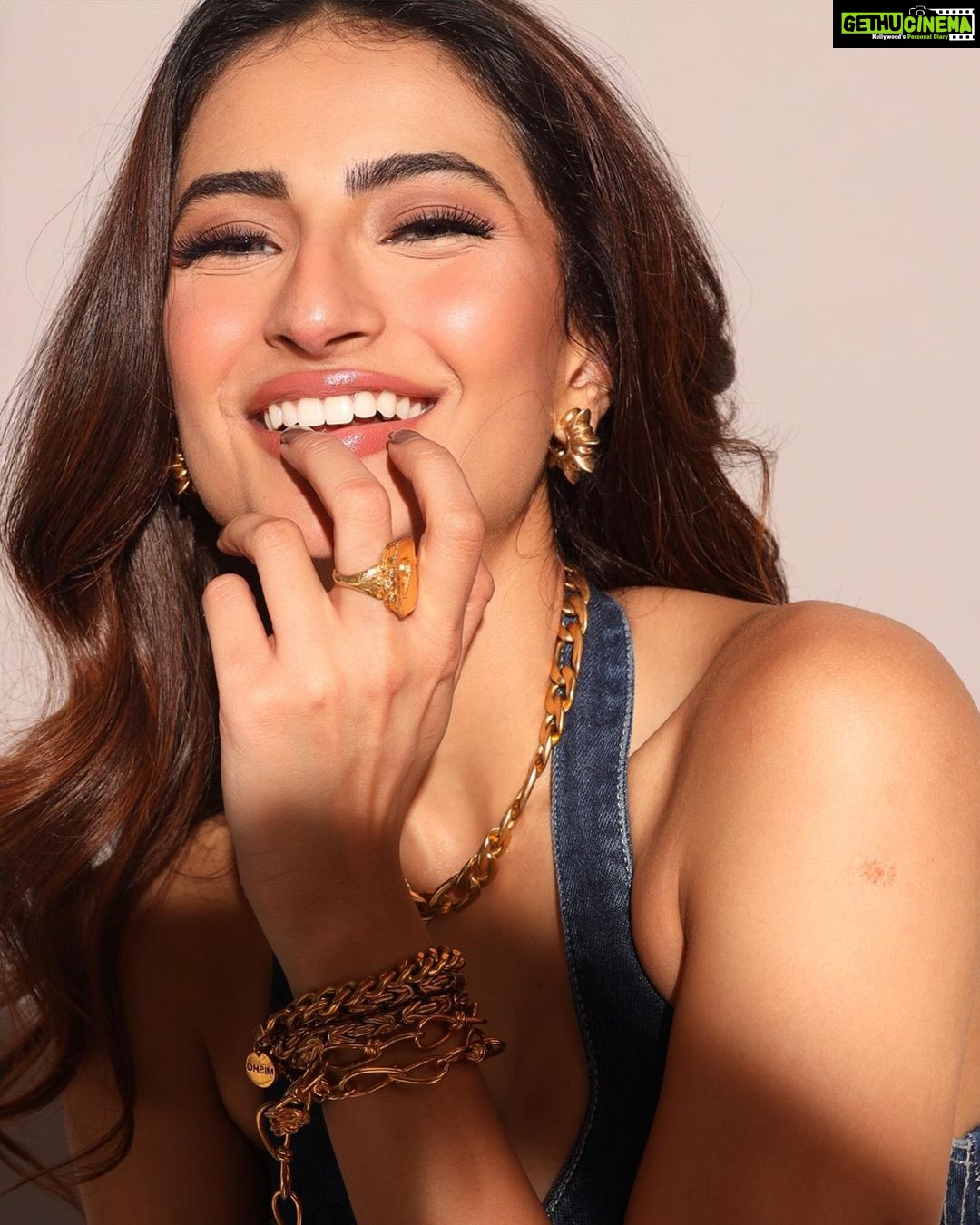 Palak Tiwari Instagram - @sjframes @rahul_sharma221 @makeupnhairbyankita @iamgia @misho_designs @londonrag_in Styling - @rochelledsa & @anishagandhi3 Styling Assistant - @mannatbhallaa