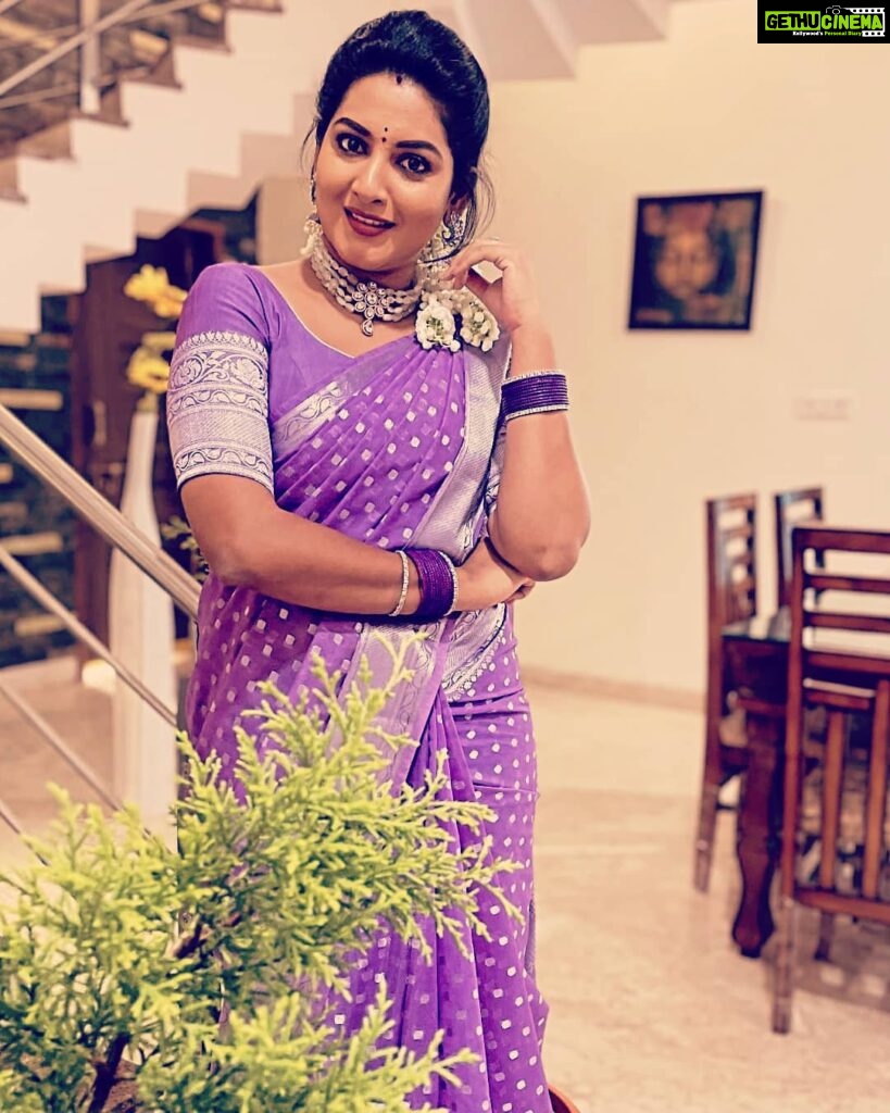 Pallavi Ramisetty Instagram - Wearing @nayakapada Jewellery @suha_s_jewels 📸 @mee_sakkath #sareelove #attarintikidaredi #etv #pallaviramisettyofficial