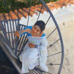Pallavi Ramisetty Instagram - LAUGH LIKE A BABY , LIVE LIKE A QUEEN Saree @lalitha3906 📸 @ku.mari2750 #happyweekend #sunday #sarelove #💙 #pallaviramisettyofficial