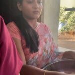 Pallavi Ramisetty Instagram - 🙈🙈 @sakkath_huduga @iampramod_raaj @srinivasy20 Video edited by @sakkath_huduga sir #reelsoninstagram #funnyreel #withmypeedhafamily #attarintikidarediteam #etv #etvsoot #pallaviramisettyofficial