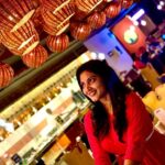 Pallavi Ramisetty Instagram - 😊 Obsessed with this ambience @manchibaphe , spent good time 📸@dileepkumar.1988 😘 thank you for everything Love you 🤗 #dinnertime #friends #family #obsessedwithambience #buffettime #fun #food #hyderabad #love