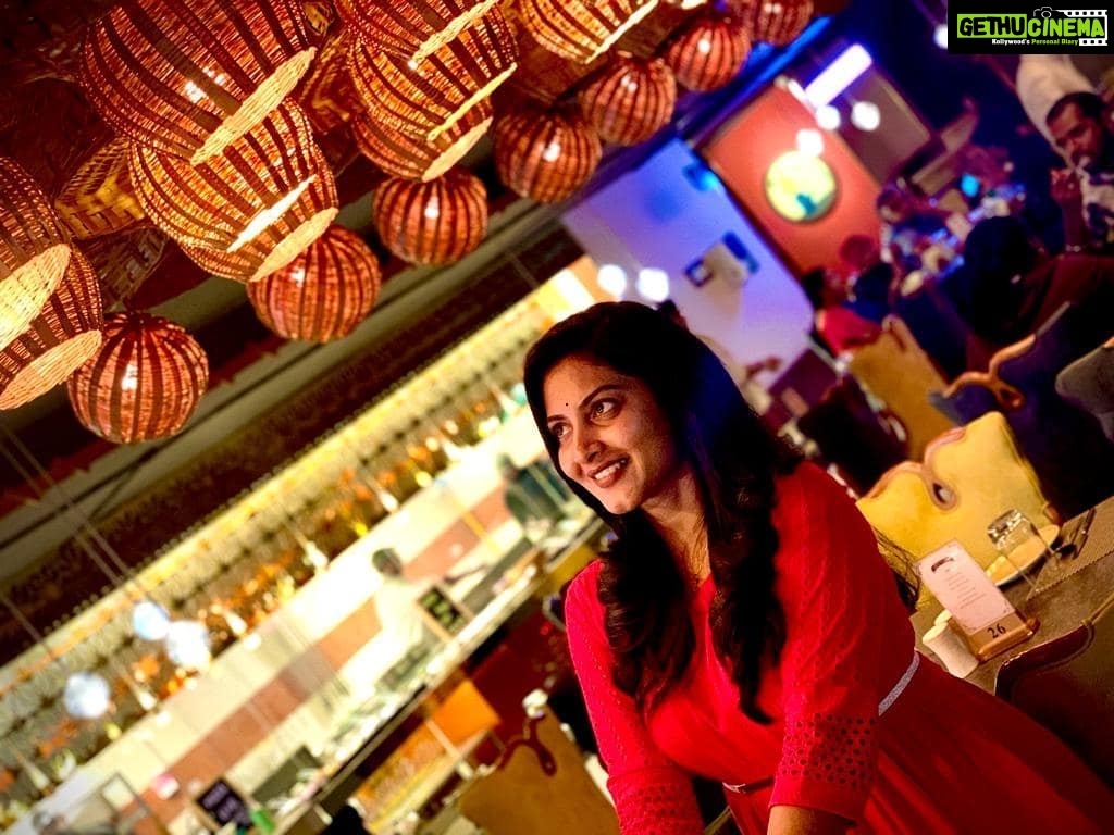 Pallavi Ramisetty Instagram - 😊 Obsessed with this ambience @manchibaphe , spent good time 📸@dileepkumar.1988 😘 thank you for everything Love you 🤗 #dinnertime #friends #family #obsessedwithambience #buffettime #fun #food #hyderabad #love