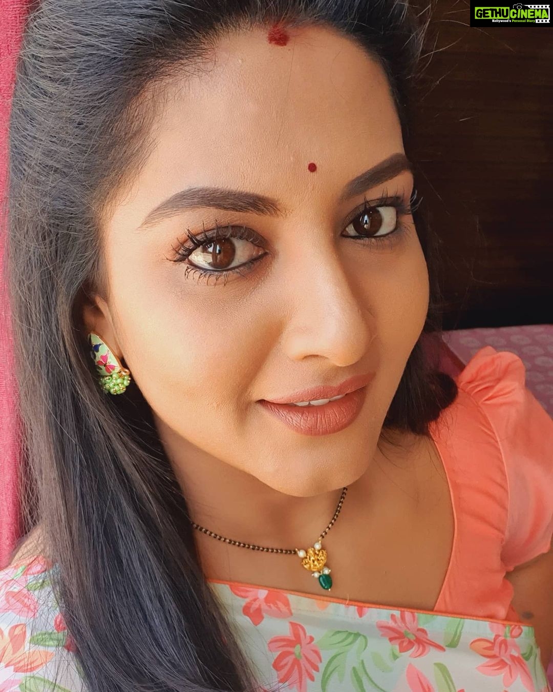 Pallavi Ramisetty Instagram - ๐ฐ๐๐๐๐ ๐๐๐๐๐๐๐ ๐๐๐ ๐๐๐๐ ๐๐๐ ๐๐๐๐๐๐๐ ๐ฎ๐๐๐๐๐๐๐ ๐๐ ๐๐๐๐๐ ๐๐๐๐ ๐๐ ๐๐๐๐๐๐ , ๐๐ ๐๐๐๐ ๐๐ ๐๐๐ ๐๐๐๐๐ ๐๐๐๐ Blackbeads @shravyaimitationjewellery #morningvibes #saturday #noweekend #shootday #jeevanajyothi #jyothi #keepgoing