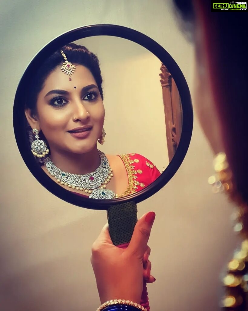 Pallavi Ramisetty Instagram - Life is like a mirror, we get the best results when we smile😊 Jewellery @pearls_speaks P.c @itz.me_siddhu 🤗 #smile #love #positivity #confidence