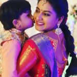 Pallavi Ramisetty Instagram - 😘@maithili_sreetan 📸 candid click #kissestomommy #sreethan #momandson #jeevanajyothi #shootmode #candid #love #positivity #pallaviramisettyofficial #instagood