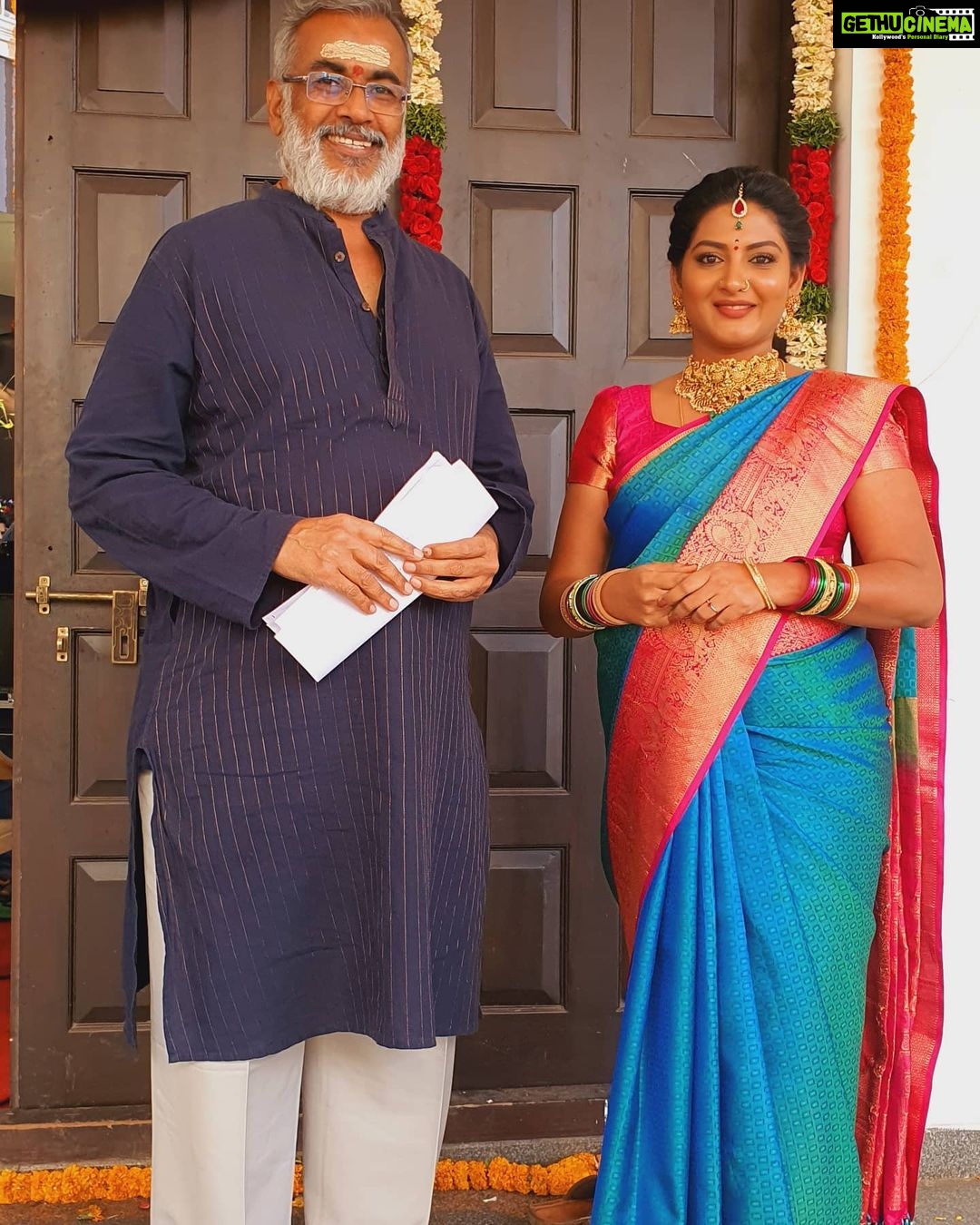 Pallavi Ramisetty Instagram - Its always a pleasure to work with the Legendary Director Meer sir🙏 @meer_tv #paapemajeevanajyothi #pallaviramisettyofficial #meer_tv #gurugaru #oneofmyfav #happysoul #blessed #starmaa #12pm #positivity #goodvibes