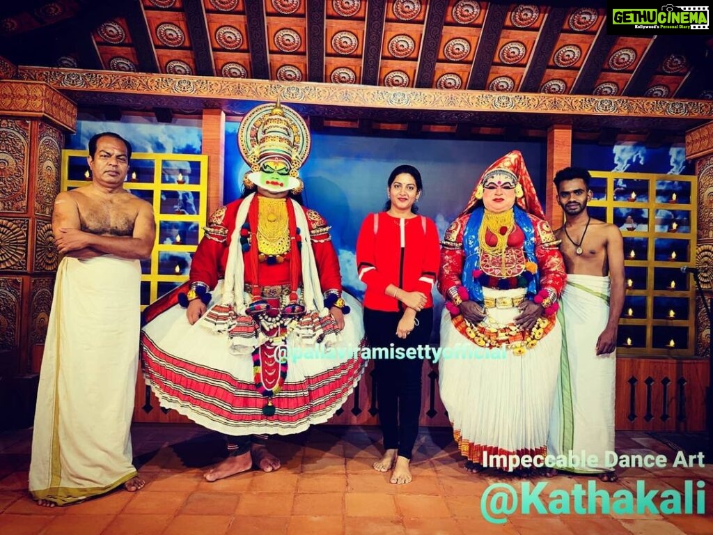 Pallavi Ramisetty Instagram - 🎭 StoryPlay #kathakali #kerala #tradition #art #stageplay #taleted #🌴 #keralatrip #vacationmode