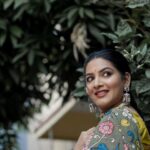 Pallavi Ramisetty Instagram - Ishqqq🦜 Reel credits & Photography by @abhiman_photography Outfit @ethnicdesigners8 MUA @sowmyamakeupartistryy Jewellery @jewelleryforher3 #happysunday #pallaviramisetty #music