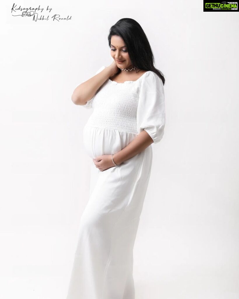 Pallavi Ramisetty Instagram - 🤍 waiting for my littleone 👶 Photography: @kidsography_by_nikhil_ronald Thank you for beautiful pictures once again #momtobe #happyprego #pallaviramisettyofficial