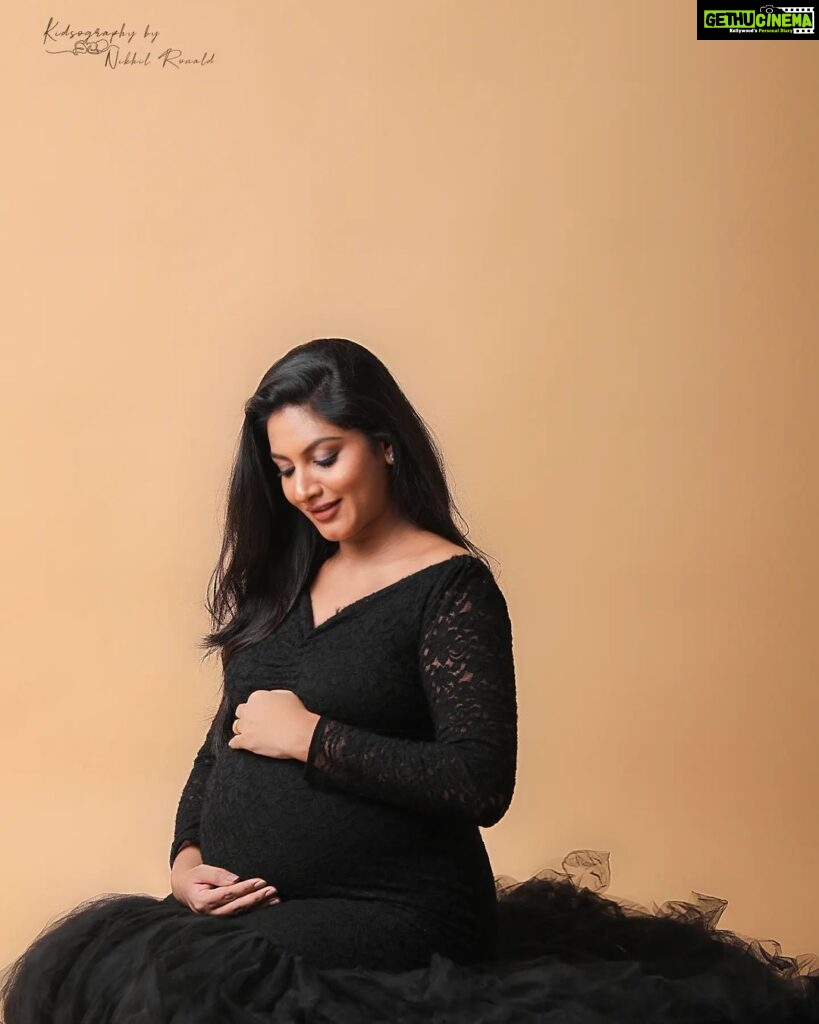 Pallavi Ramisetty Instagram - Life is full of Opportunities but Motherhood is a blessing, that may give birth to new possibilities ✨ 🧿🤰 Photography by @kidsography_by_nikhil_ronald Makeup @makeup_by_poornima Dress @maternity_gowns_rent_hyderabad #maternityshoot #momtobe #babyontheway #motherhood #bestphaseoflife #instagood #pallaviramisettyofficial #onlygoodvibes