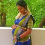 Pallavi Ramisetty Instagram - "Attarintiki daredi" 6th month of pregnancy 🤰 Jewellery @pearls_speaks Saree @sai_trends1 #happyvaramahalakshmi #happyfriday #janmashtami #throwbackpic #attarintikidaredi #etvserial #babybump #goodvibes #bepositive #pallaviramisettyofficial Hyderabad