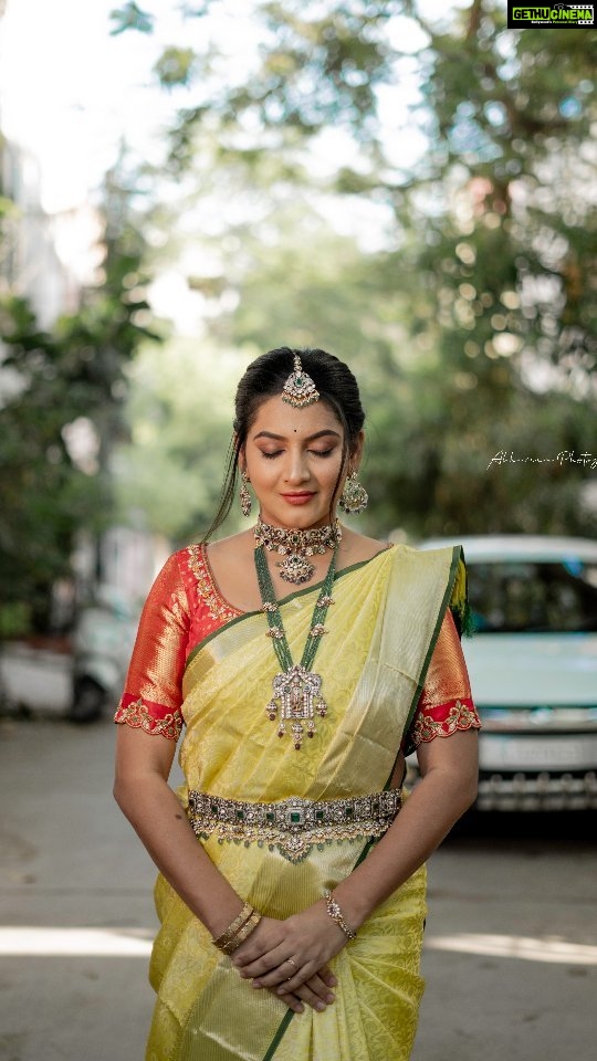 Pallavi Ramisetty Instagram - MUA, hair & saree drapping by @sowmyamakeupartistryy Photography 📸 @abhiman_photography Jewellery @jewelleryforher3 #pallaviramisetty #photoshoot #bridalmakeup #instareel