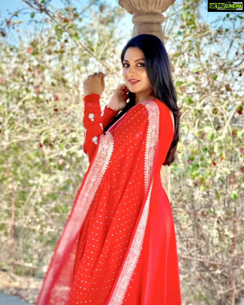 Pallavi Ramisetty Instagram - 🌹Dressed up for #ishmartjodi2 👗@ethnicdesigners8 thank you for beautiful dress #happysunday #ishmartjodi2 #Starmaa #realvsreel #pallaviramisettyofficial