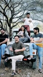Pallavi Ramisetty Instagram - “ Going With #Trend With My Gang “ 😎 . . Inframe :- @iampramod_raaj @srinivasy20 @pallaviramisettyofficial @yourshravan @satwikchowdary_offl . . #attarintikidaredi #mukundh #krishnaveni #karthik #janardhanrao #siddharth #heyladydropitdown #trendingreels