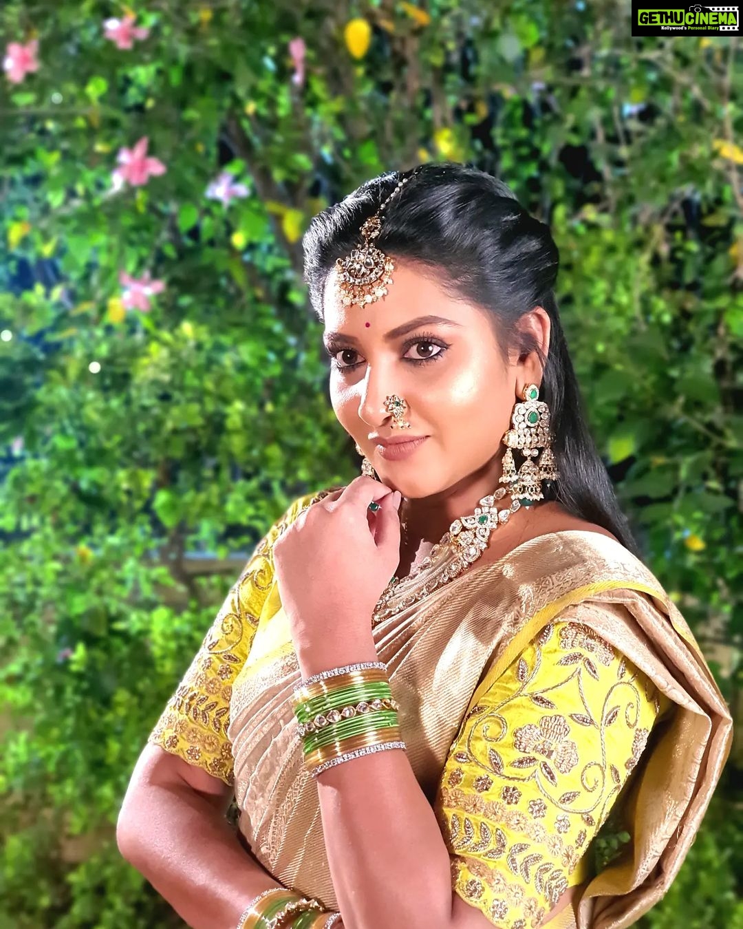 Pallavi Ramisetty Instagram - ๐ฆ ๐ธ:@yourshravan Jewellery :@spurthi_jewels Makeup:@makeupravi . . . . . . . . . . . . . #helloinsta #happysunday #dressedup #photoshoot #beautifuljewelry #glowup #positivity #staypositive #pallaviramisettyofficial #pallaviramisettyfans