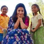 Pallavi Ramisetty Instagram - Wait for the end 😘 Blooper 😹 @sahasradarpalli @aaradhya.n.chandra #funnyblooper #reelswithcuties #funnyreel #reelsoninstagram #pallaviramisettyofficial #papemajeevanajyothi #Starmaa #
