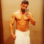 Parag Tyagi Instagram - Steaming & dreaming !!! #bathroom #selfie #love #mirror #bodybuilding #ﬁtness #motivation #myself #loveyourself