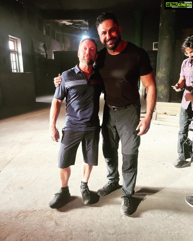 Parag Tyagi Instagram - Escaping ordinary with the extraordinary @lee_whittaker_ #fateh @sonu_sood @zeestudiosofficial @vaibhavmisra23 #fateh #action #shooting #work #blessed #sunday #fun #actor #love #danger #stunt #thrill #powerpacked #adrenaline #onset #filming #shooting