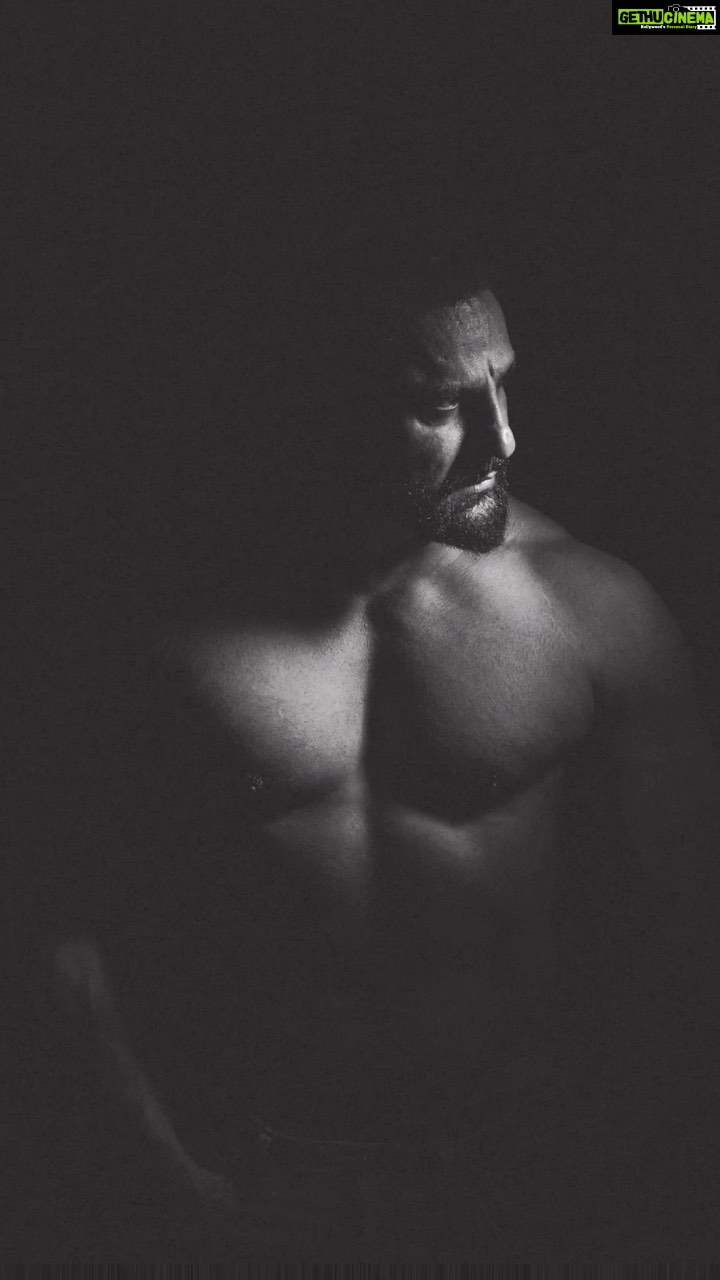 Parag Tyagi Instagram - Strong men don’t have attitude. They have standards… #fridayvibes #fridaymood #vibes #workhardplayhard #reelsindia #trendingreels #fitnessmotivation #fitness #love #fit #gymlife #beastmode #gym #bodybuilding #powerlifting #muscle #fitnessgoals #body #standard #strong #men