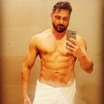 Parag Tyagi Instagram – Steaming & dreaming !!! 

#bathroom #selfie #love #mirror #bodybuilding #ﬁtness #motivation #myself #loveyourself