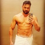 Parag Tyagi Instagram - Steaming & dreaming !!! #bathroom #selfie #love #mirror #bodybuilding #ﬁtness #motivation #myself #loveyourself