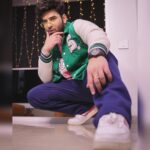 Paras Chhabra Instagram - Hi 👋 Stylist:- @mandydebbarma Jacket:- @scotch_soda T shirt:- @innersaints Pants:- @superdryindia 📸 @arpitdop #paraschhabra #parasarmy #photoshoot