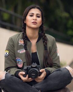 Parineeta Borthakur Instagram - While posing with the 📸

Pic credit goes to none other than @abyjitphoto 
Make up and hair- self

#tuesdaymotivation 
#canon 
#picoftheday 
#jacket 
#plats 
#thoughts
#indianactor
#actorslife