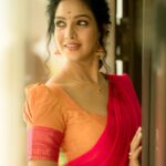 Pavani Reddy Instagram - Miracles happen to those who believe in them 😇❤️ Costumes - @ivalinmabia Photographer - @camerasenthil Makeup - @anjusartistry Shoot organized by @rrajeshananda #biggbosstamil #vijaytelevision #vijaytv #disney #hotstar #pavanireddy #happy #saree #love #cute #positivevibes